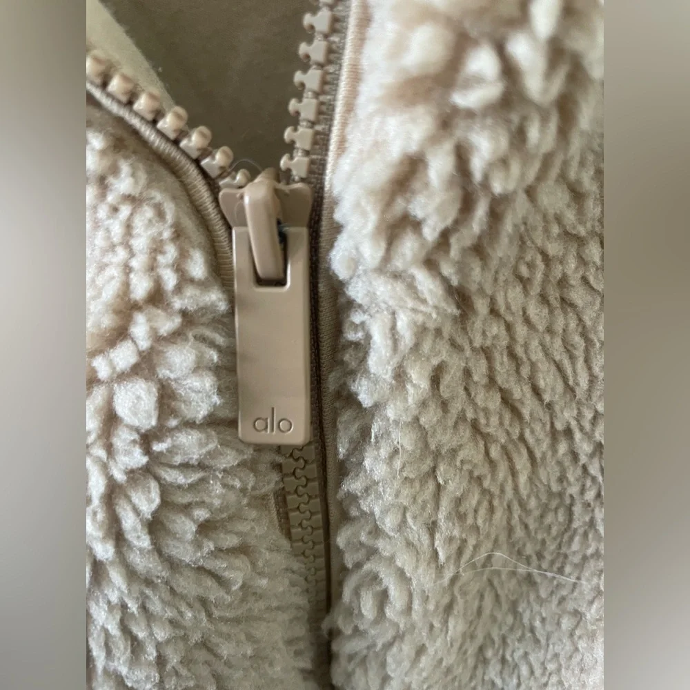 Alo Yoga Foxy Sherpa Camel Jacket size Medium
